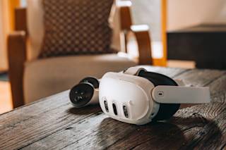 UAG Plyo Case for Meta Quest 3 Meta Quest 3 in Ash lifestyle view