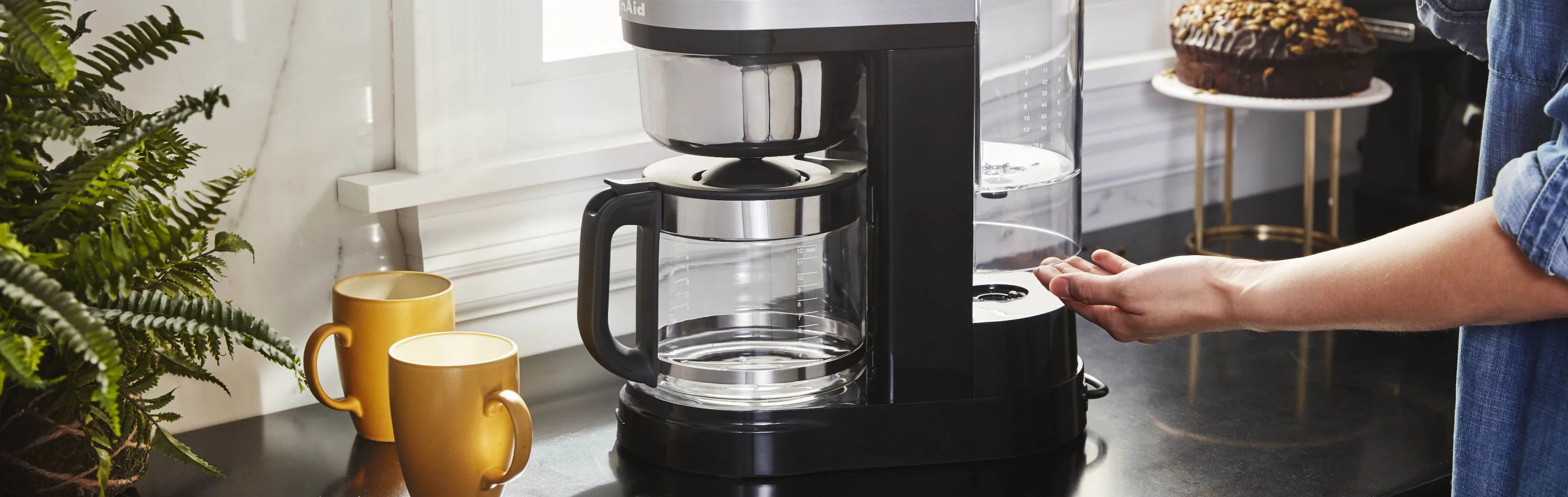 HOW TO CLEAN AND DESCALE A COFFEE MAKER - 001