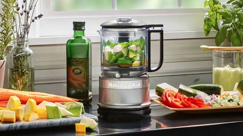 How to use an electric food chopper - hero