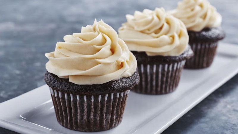 How to make cream cheese frosting - hero