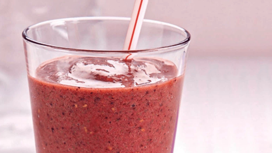 HOW TO MAKE AN IMMERSION BLENDER SMOOTHIE - 001