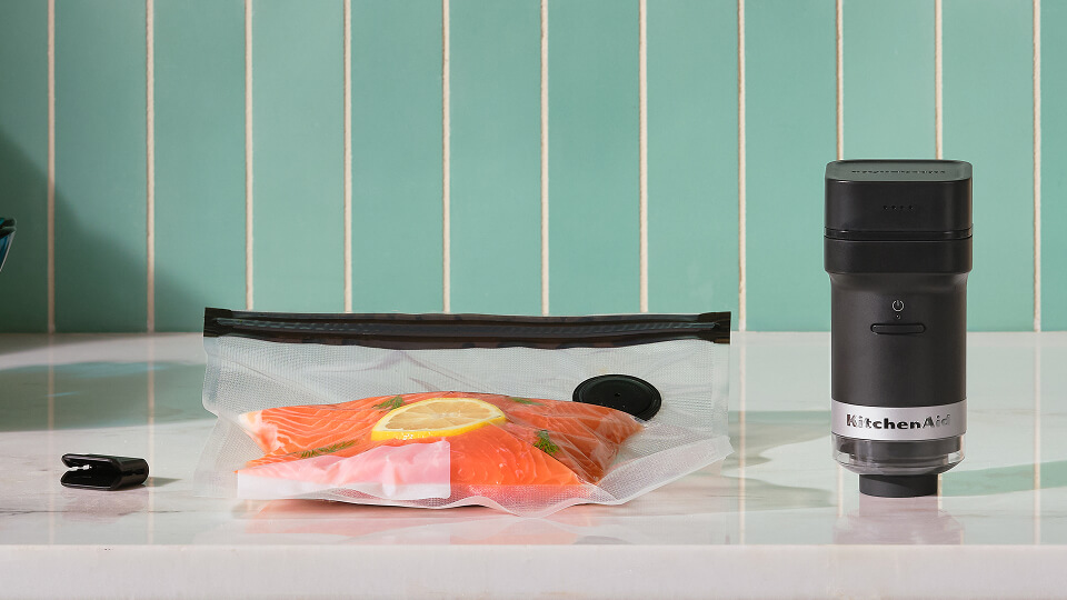 @2x-lp-hero-banner-mobile-kitchen-cordless-go-collection--vacuum-sealer