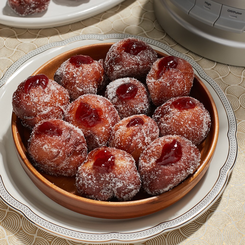gGzr1mKRyef2nv76ci1g_Lemon_Scented_Strawberry_Jelly_Donuts_IMAGE.jpg