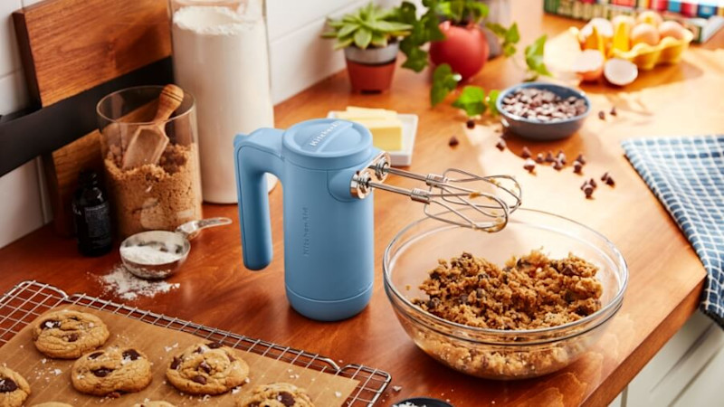 7 uses for an electric hand mixer - hero