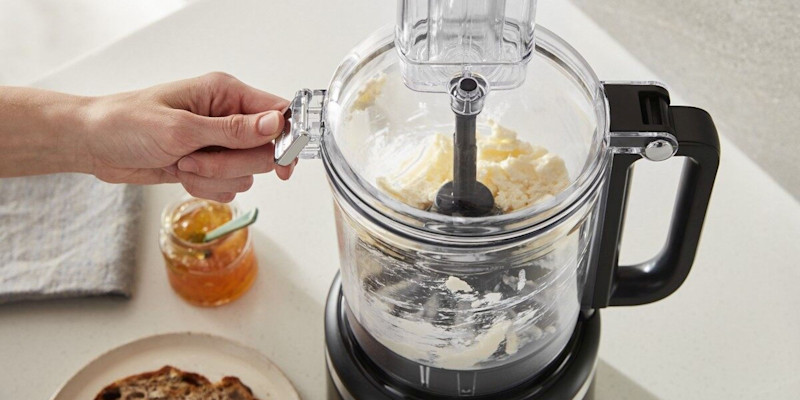 How to clean a food processor in 4 steps IMG 001