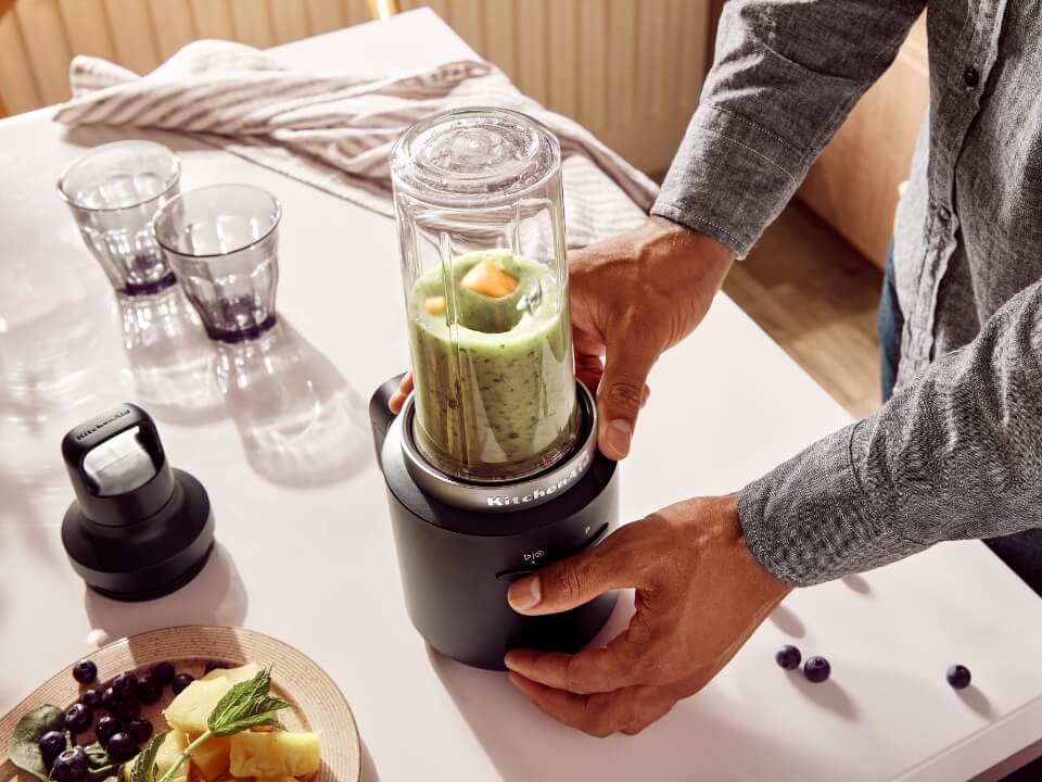 go-cordless-personal-blender-5KSBR256-preparation-of-a-green-smoothie-on-the-go 3