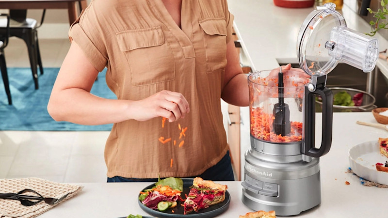 How to shred and grate carrots in a food processor - hero