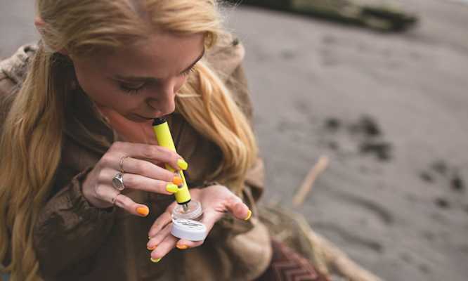 Live Resin vs Distillate Complete Guide to Cannabis Concentrate Differences