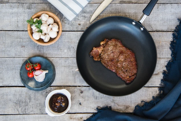 Hier sind unsere Tipps für das perfekte Steak aus der Pfanne. Bist du bereit, ein perfektes Steak in der Pfanne zu braten? Erfahre hier wie es geht!