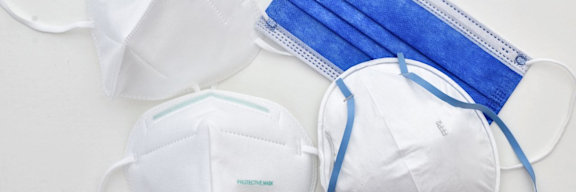 Medizinische Masken zum Schutz vor dem Coronavirus: OP-Maske und FFP2-Maske.