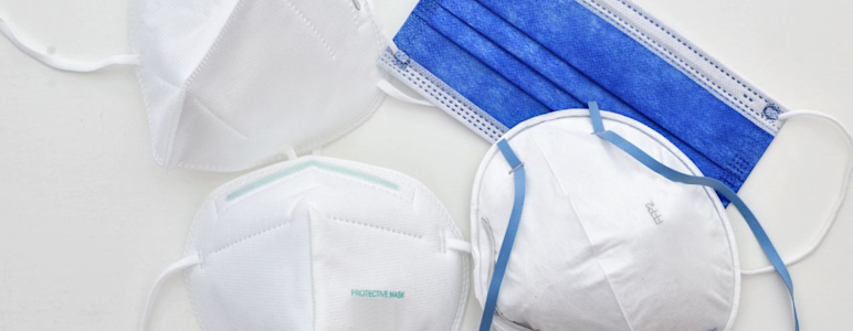 Medizinische Masken zum Schutz vor dem Coronavirus: OP-Maske und FFP2-Maske.