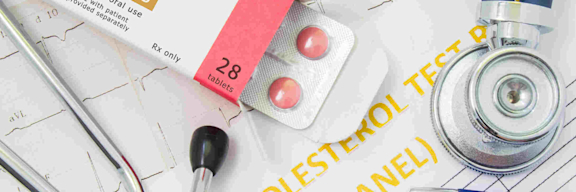 Hohe Blutfettwerte (Hyperlipidämie) bzw. hohe Cholesterinwerte (Hypercholesterinämie) werden mit Statinen behandelt.