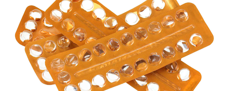 Leere Tablettenblister der Antibabypille repräsentieren die Pillenpause.