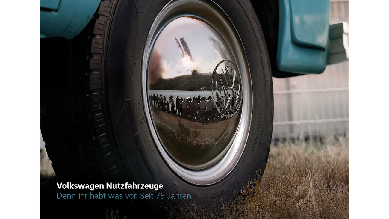 Case | 75 Jahre Bulli - Volkswagen Nutzfahrzeuge | Image 1 BLAU