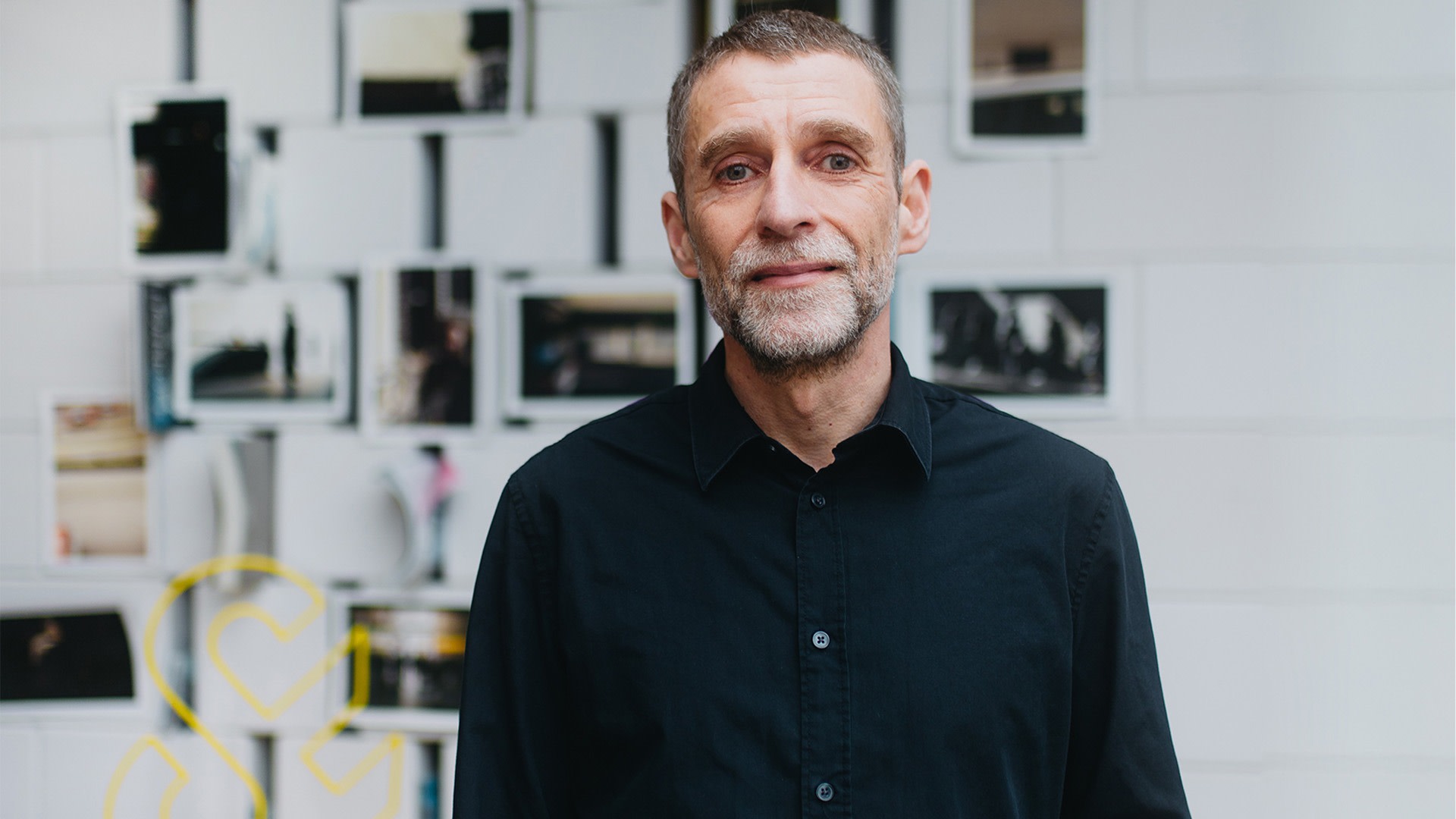 Presse | Christian Thron wird „Head of AI” der Scholz & Friends Family | 16:9 Christian Thron wird „Head of AI” der Scholz & Friends Family
Die Scholz & Friends Family bündelt ihre zahlreichen AI-Aktivitäten und schafft die neue Position des „Head of AI” – mit Fokus auf Workflows, Agentic AI und skalierbarer Wertschöpfung. Diese Rolle übernimmt Christian Thron, langjähriger Managing Director und Digitalexperte von deepblue networks, einer auf Digital- und Technologiethemen spezialisierten Agentur innerhalb der Scholz & Friends Family. Damit wechselt Christian Thron von deepblue networks in die Führung der Scholz & Friends Family.