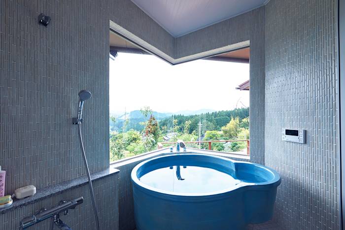 Auberge in the forest ki-ra-ra 03