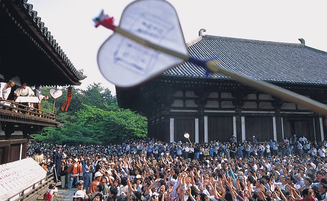 Fan Throwing Festival