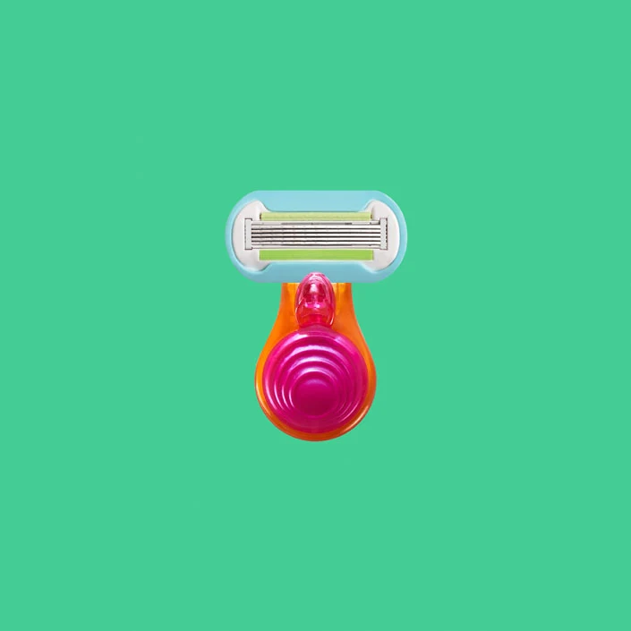 Gillette Venus Extra Smooth Mini razor on the green background