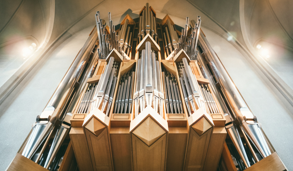 pipe organ in halgrimskirkja