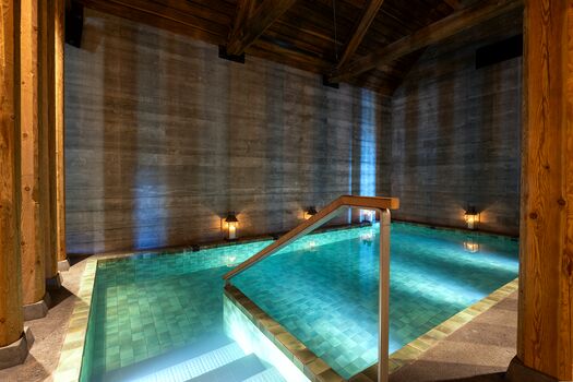 RE blogs-Reykjaböð Hot Springs Laug Float Pool