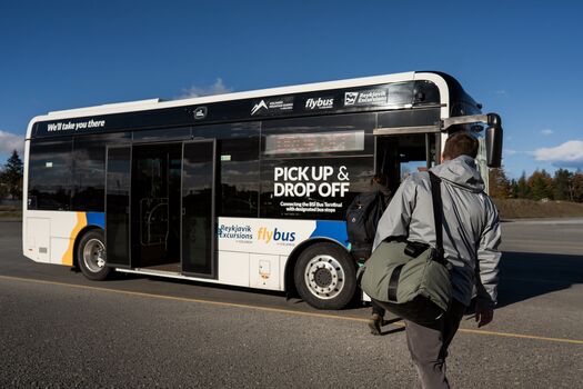 Pick-up and Drop-off bus in Reykjavík