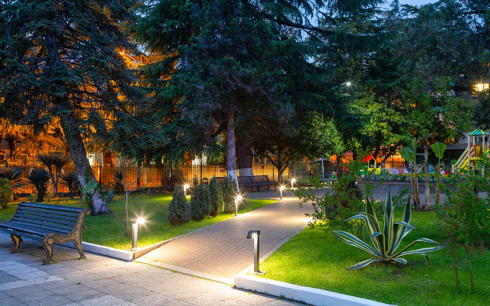 Парковая территория санатория Бирюза Парковая территория санатория Бирюза