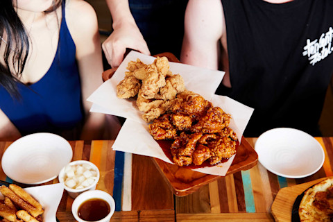 Gami-Serving-Chicken Gami-Serving-Chicken