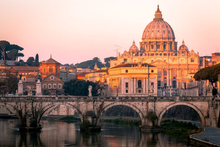 Peterskirken i Roma i solnedgang -\nFoto: Getty Images