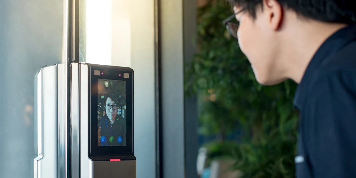 Discover the influential impact of IoT on customer experience and explore the benefits that enhance customer satisfaction and connectivity.