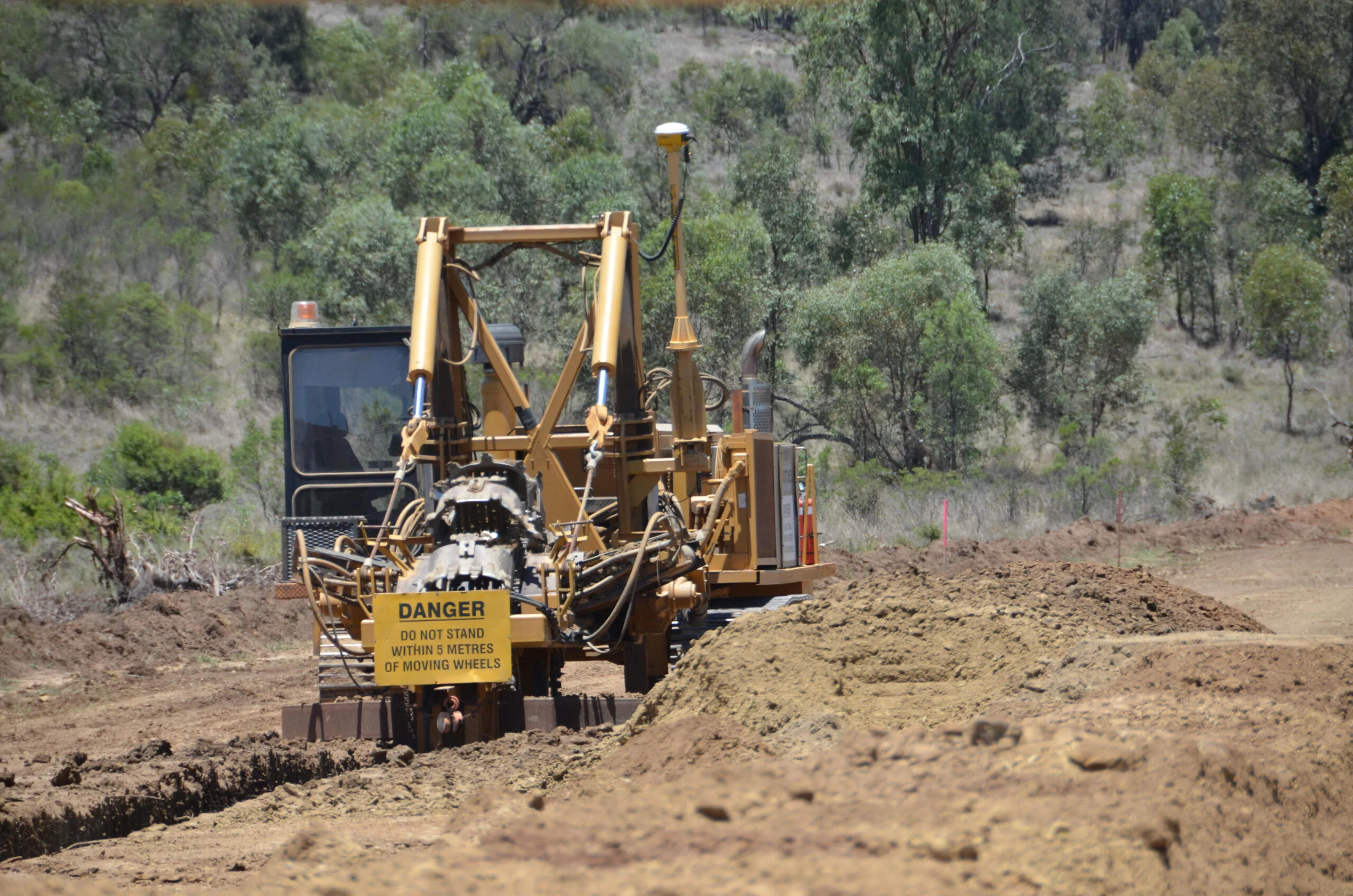 Bird-eye-view-of-heavy-machinery-and-earthworks.