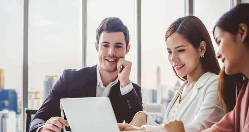 3 office workers collaborating