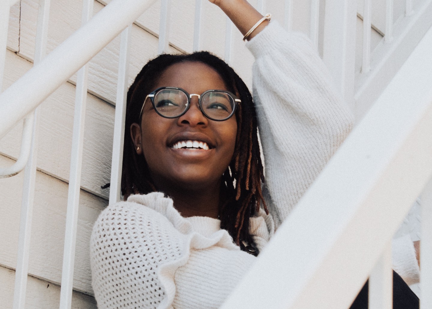 woman-wearing-glasses