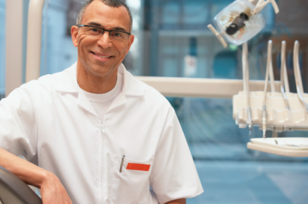 There are various dental professionals within the dental space. We’re here to help you better understand the difference between their titles and responsibilities!
