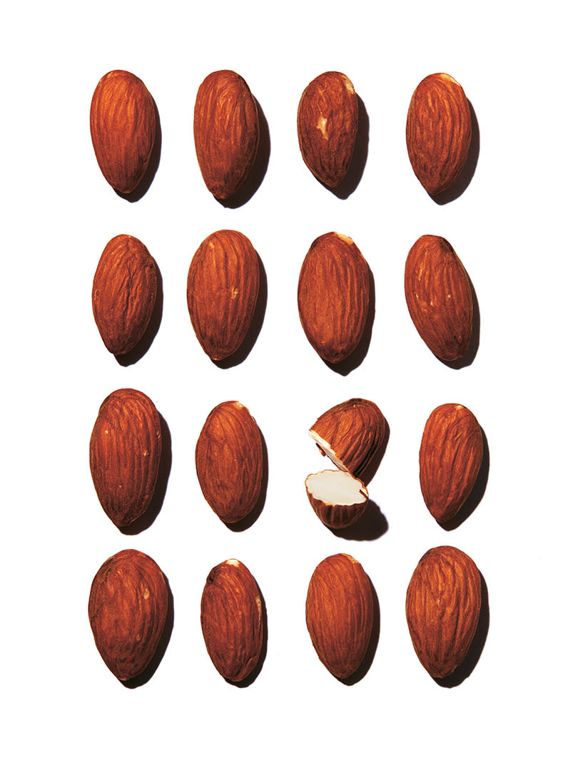 TRAVEL WELL_almonds