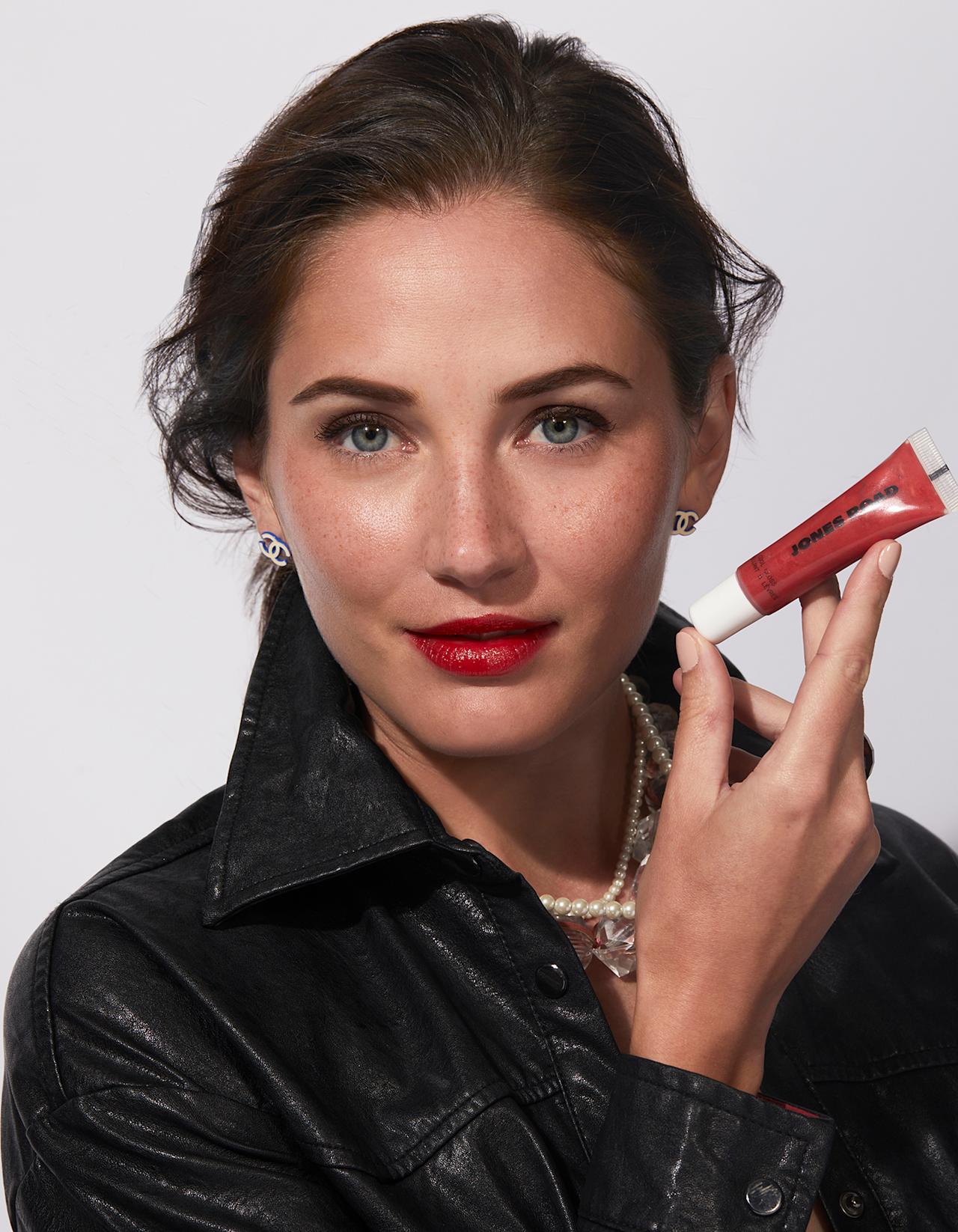 justbobbi_Diary_BeautyResolutions_redLip