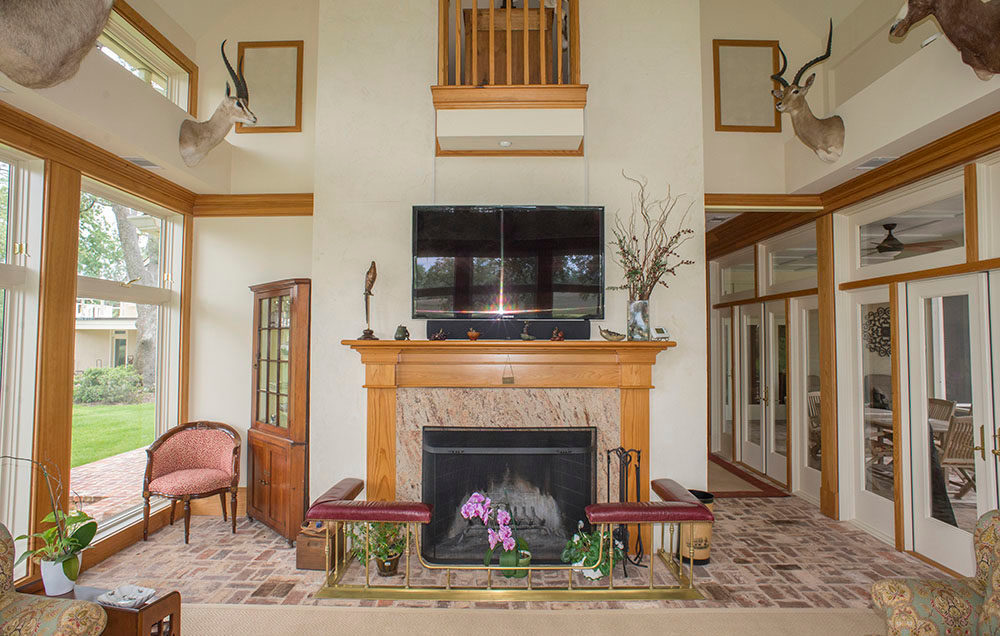 10-goatisl-livingroom2-1000x636