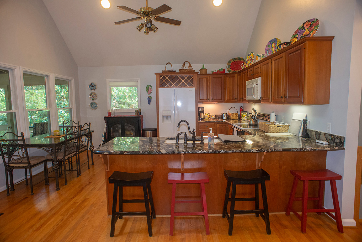 guest kitchen 2