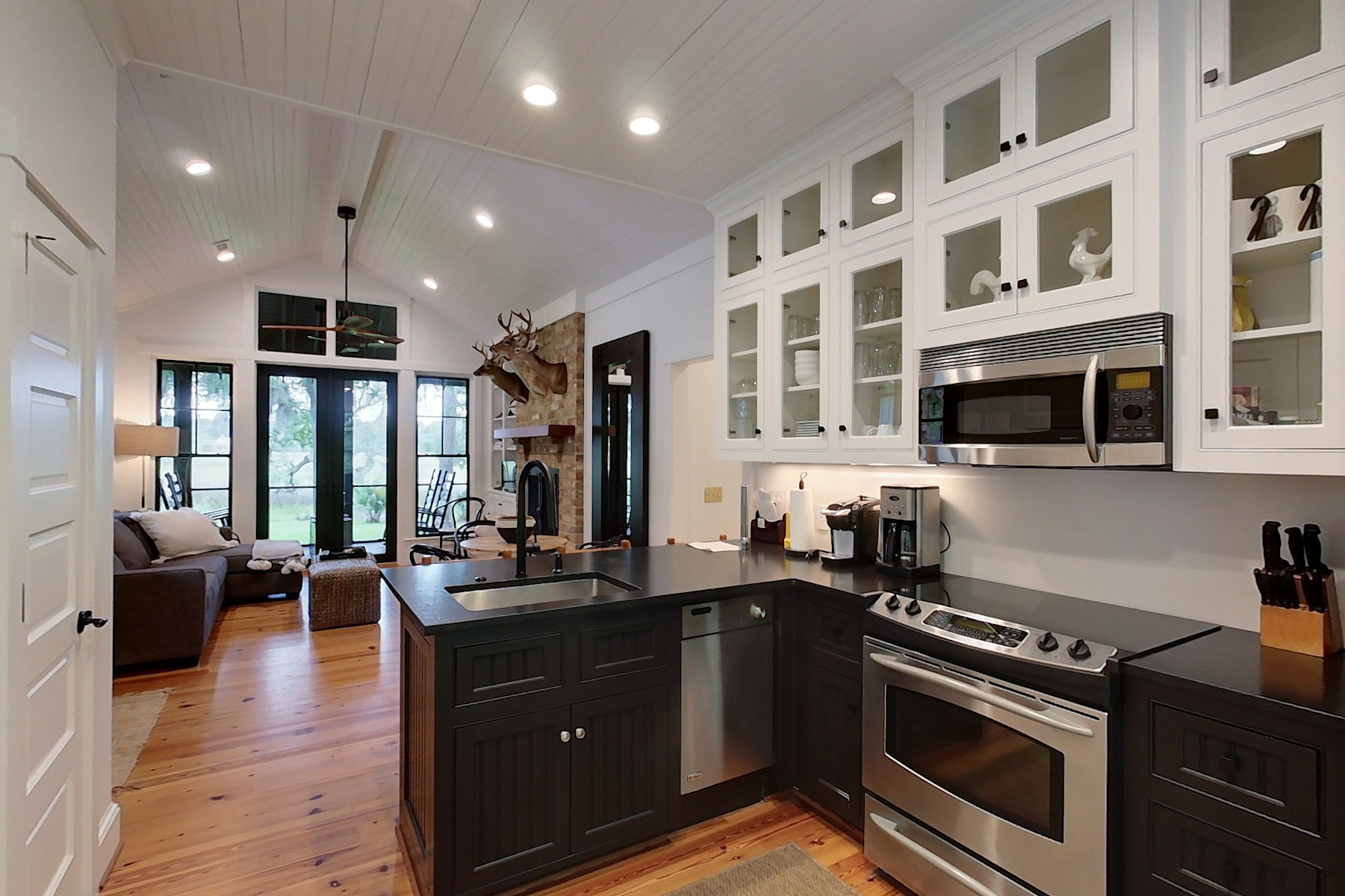 img 018 (27) guest house kitchen