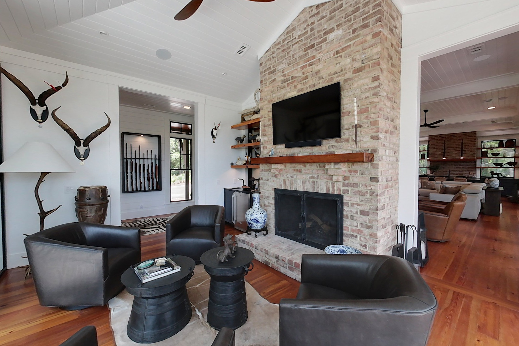 img 040 (18) black club chairs