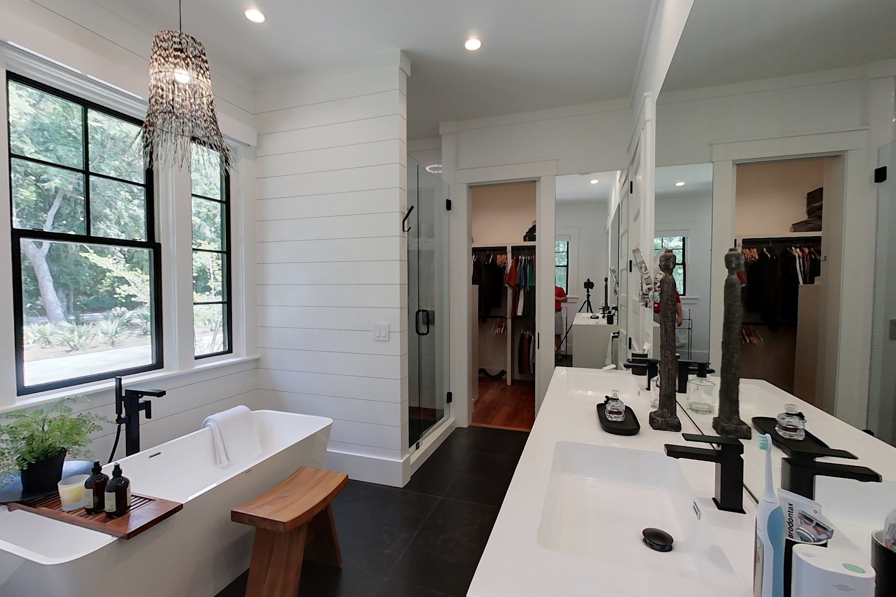 img 048 (5) masterbath and closet