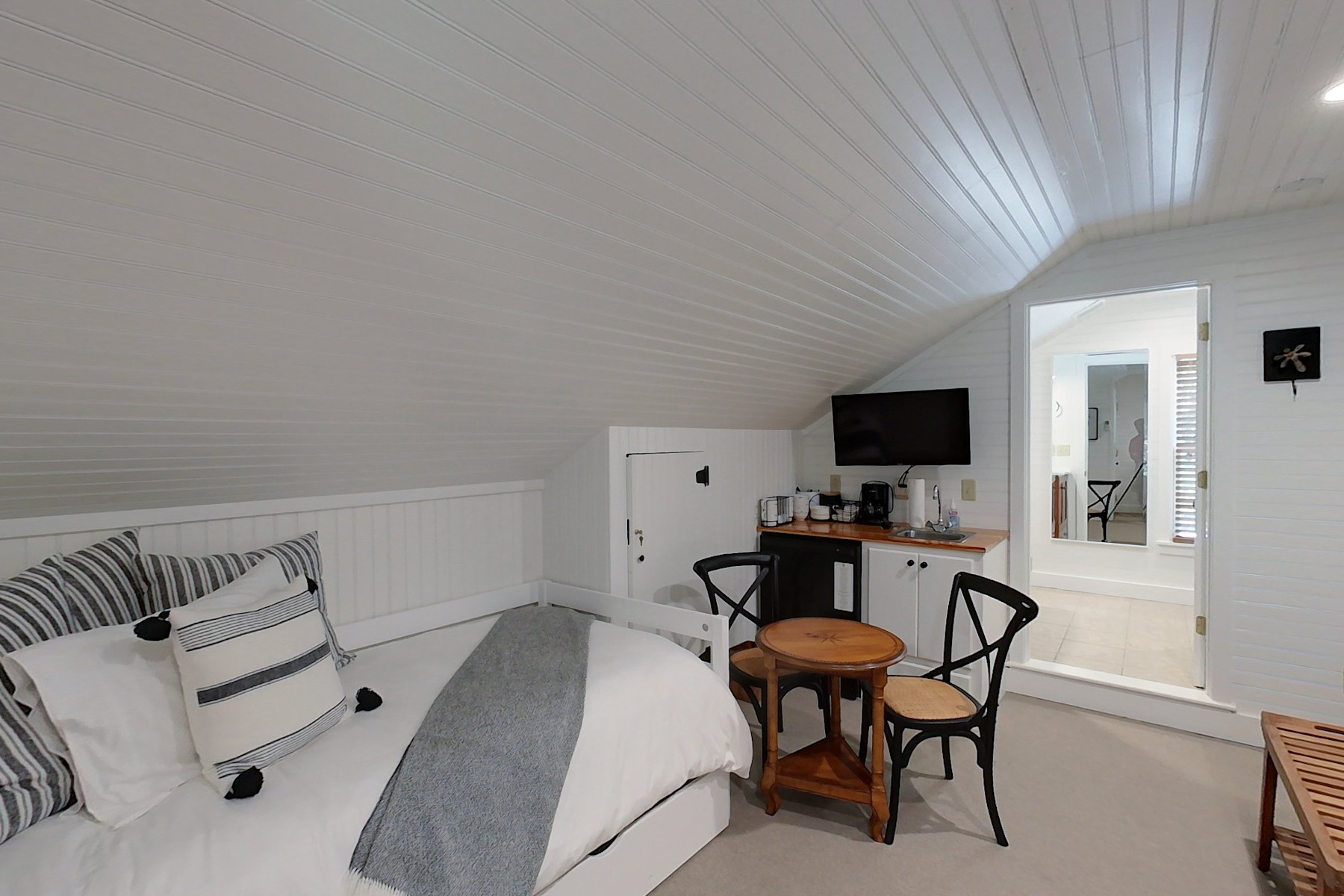 img 051 (3) garage apartment