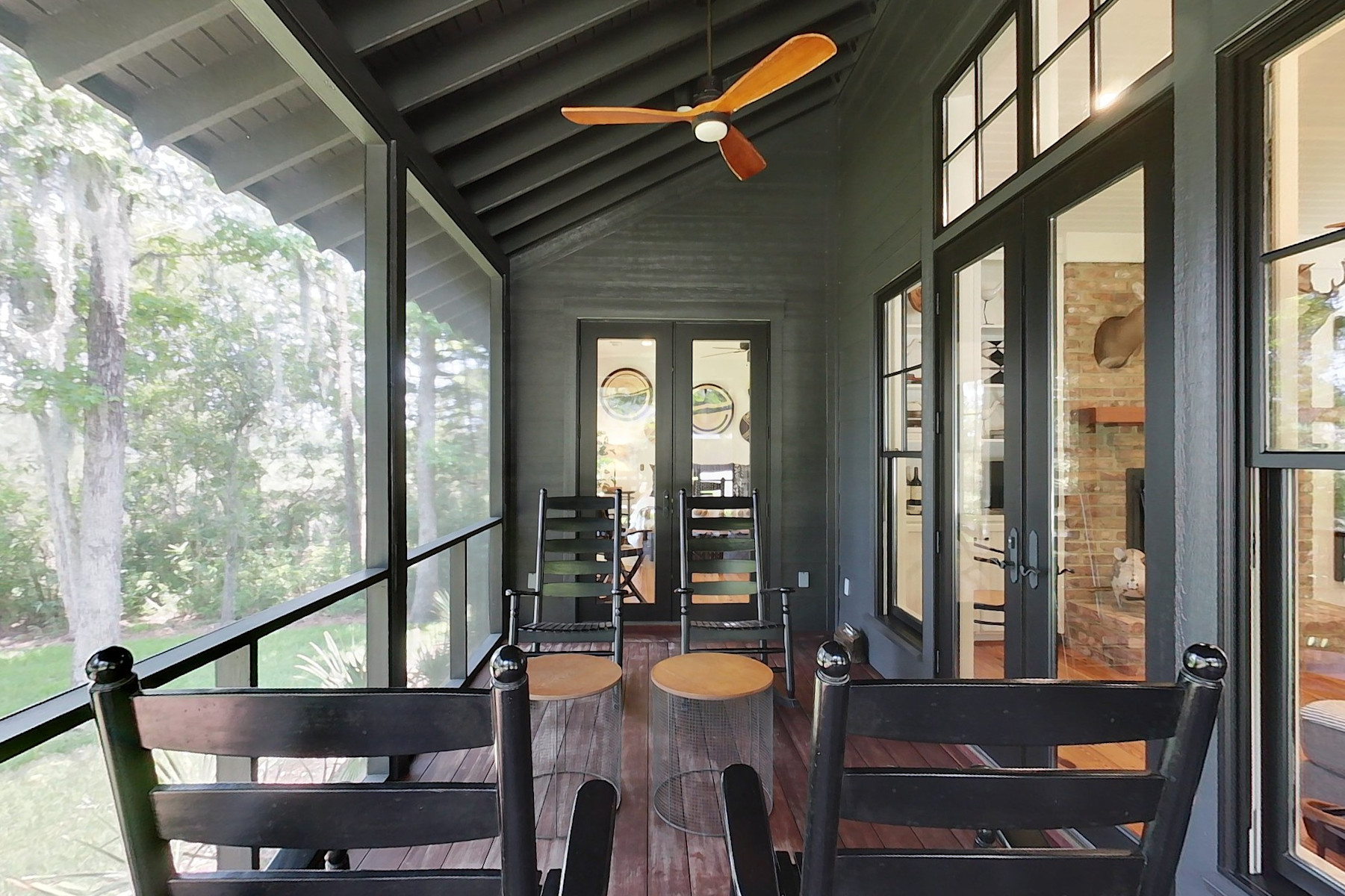 img 020 (22) porch on guest house