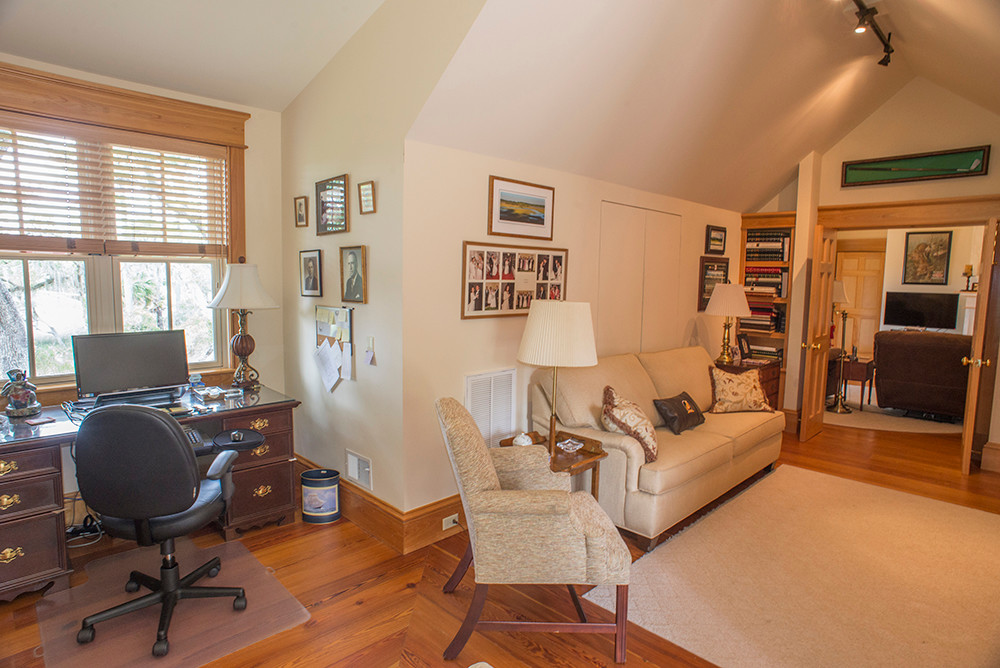 10-Goat-Island-upstairsoffice-1000x668