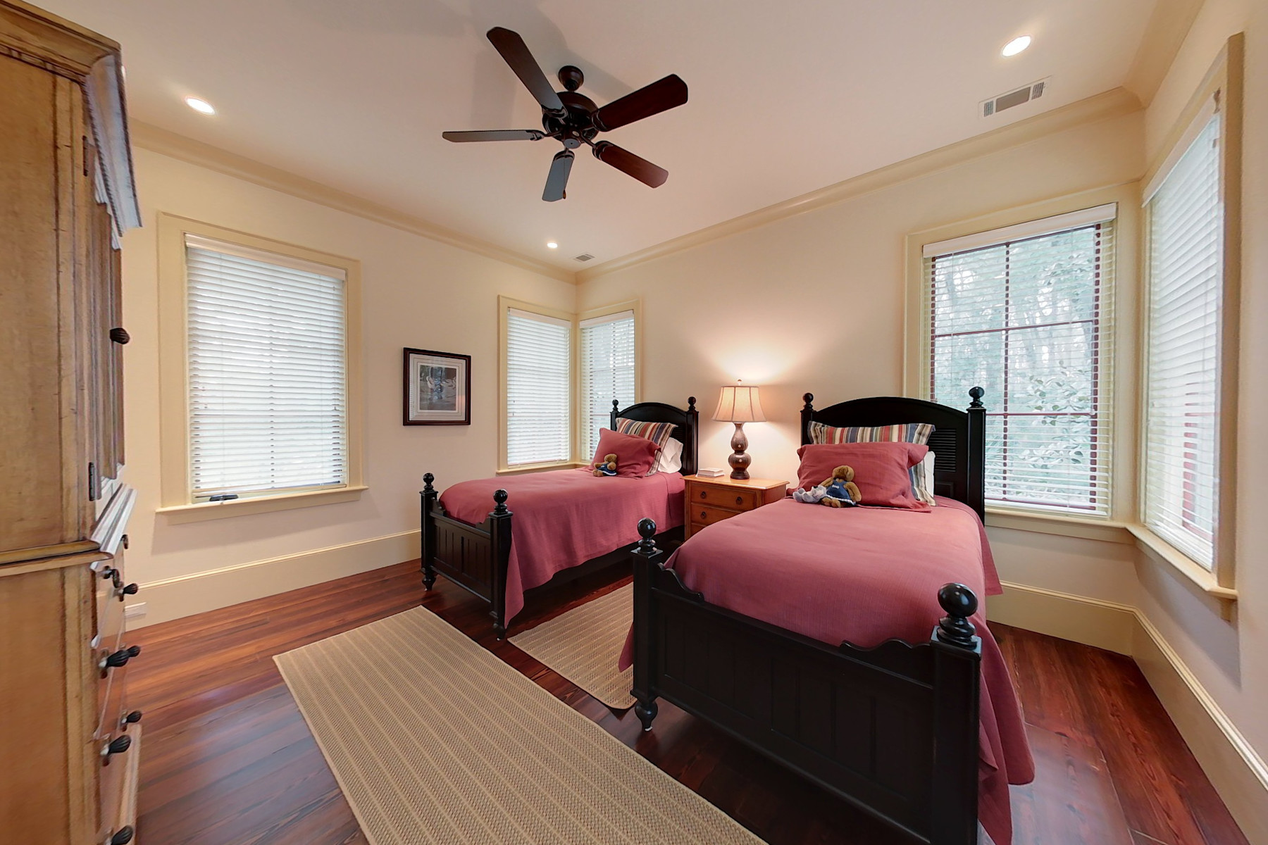 guest house twin bedroom