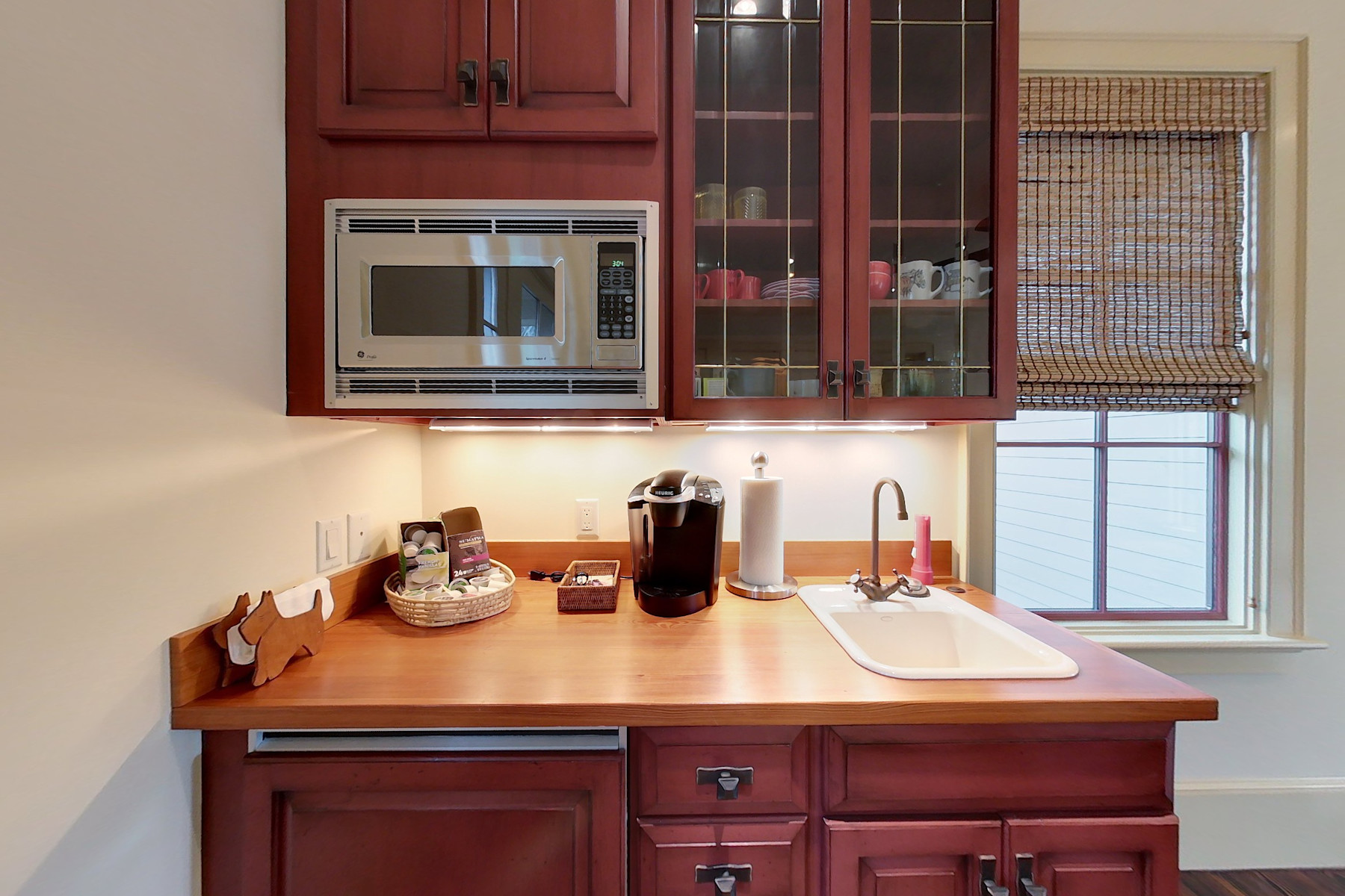 L guest house kitchen