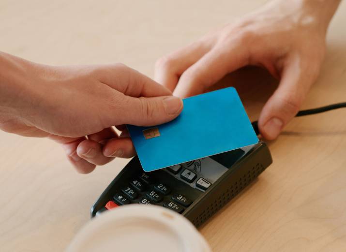 Paying with a card Finance industry page - Fintech report - Image 1