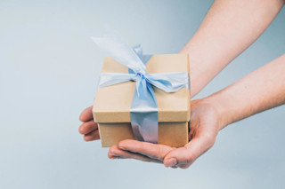Holiday Playbook - 5 ways to win over wary holiday shoppers