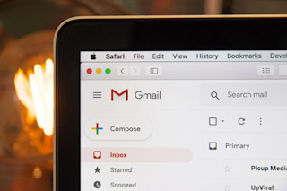 email marketing + Social Proof