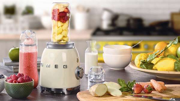 Win a Smeg blender and bottle - competition - Jan 2021