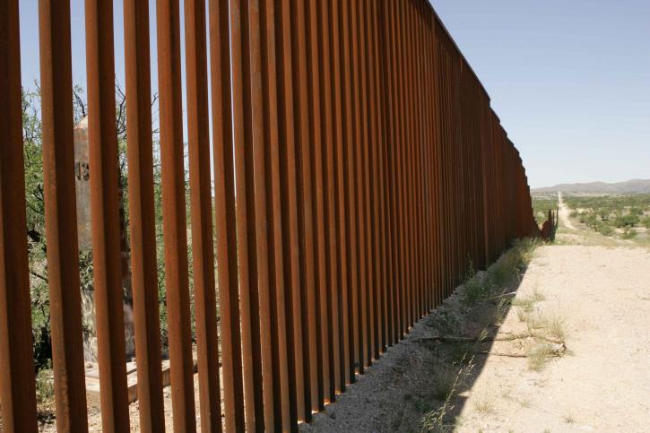 close-up-of-metal-border-fence-725x483